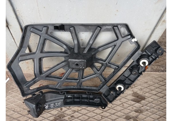 Кронштейн заднього бампера правий Renault Grand Scenic III, 850440008R